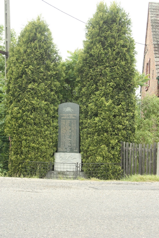 2010 - Pomnik